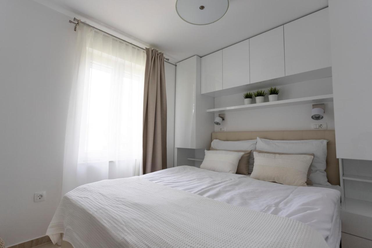 Luxury Mantinela Apartment Malinska Exterior photo