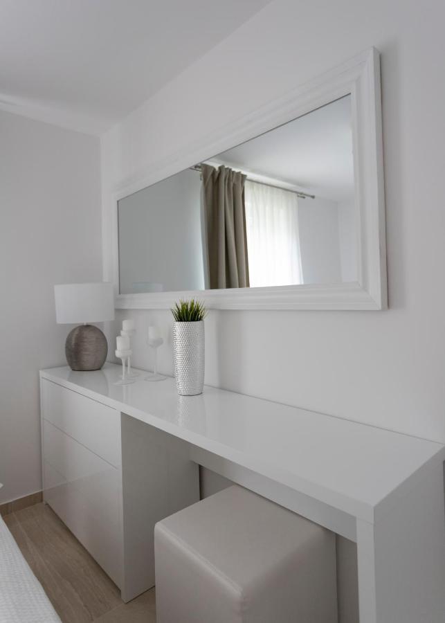 Luxury Mantinela Apartment Malinska Exterior photo