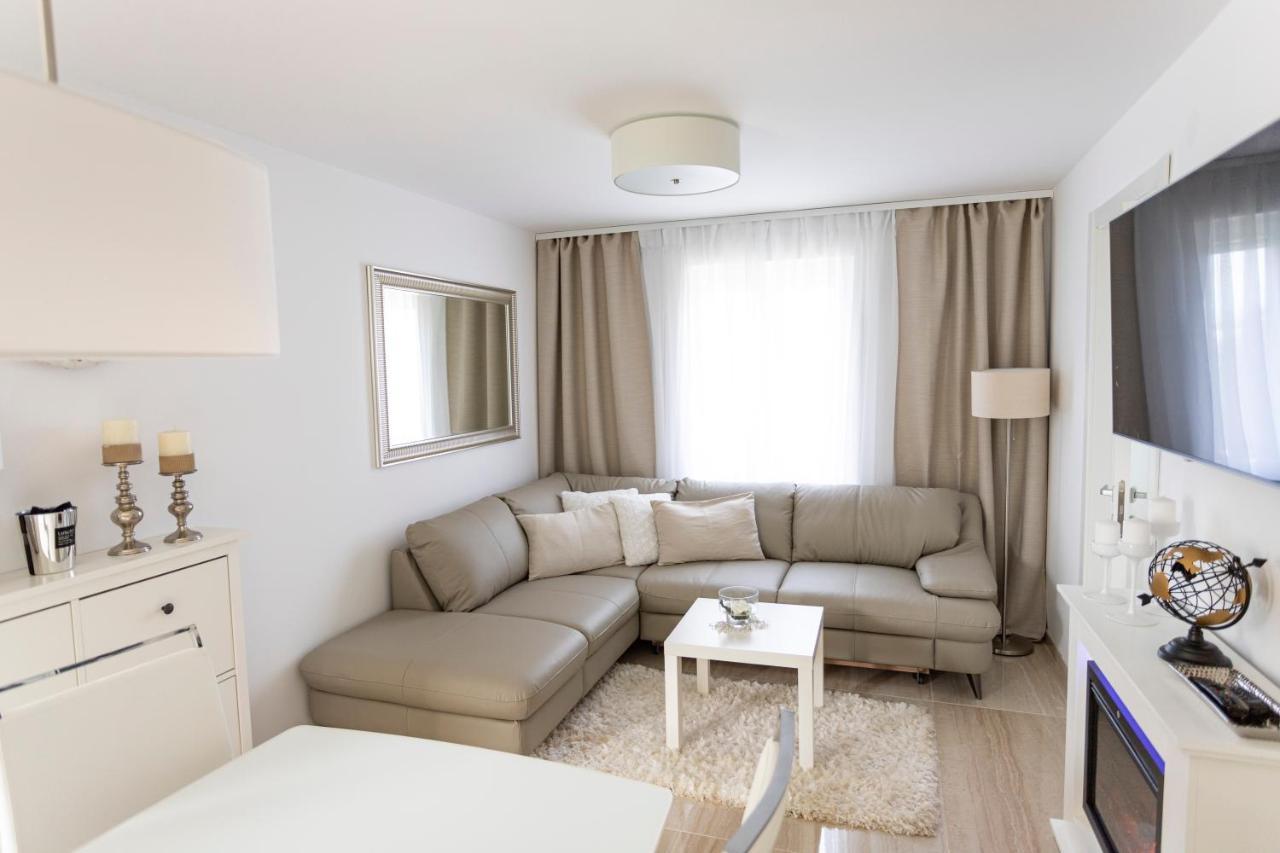Luxury Mantinela Apartment Malinska Exterior photo