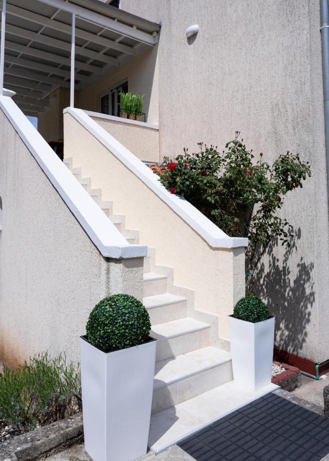 Luxury Mantinela Apartment Malinska Exterior photo